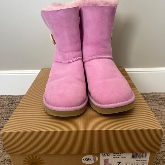 UGG Bailey Button - Picture 3 of 5